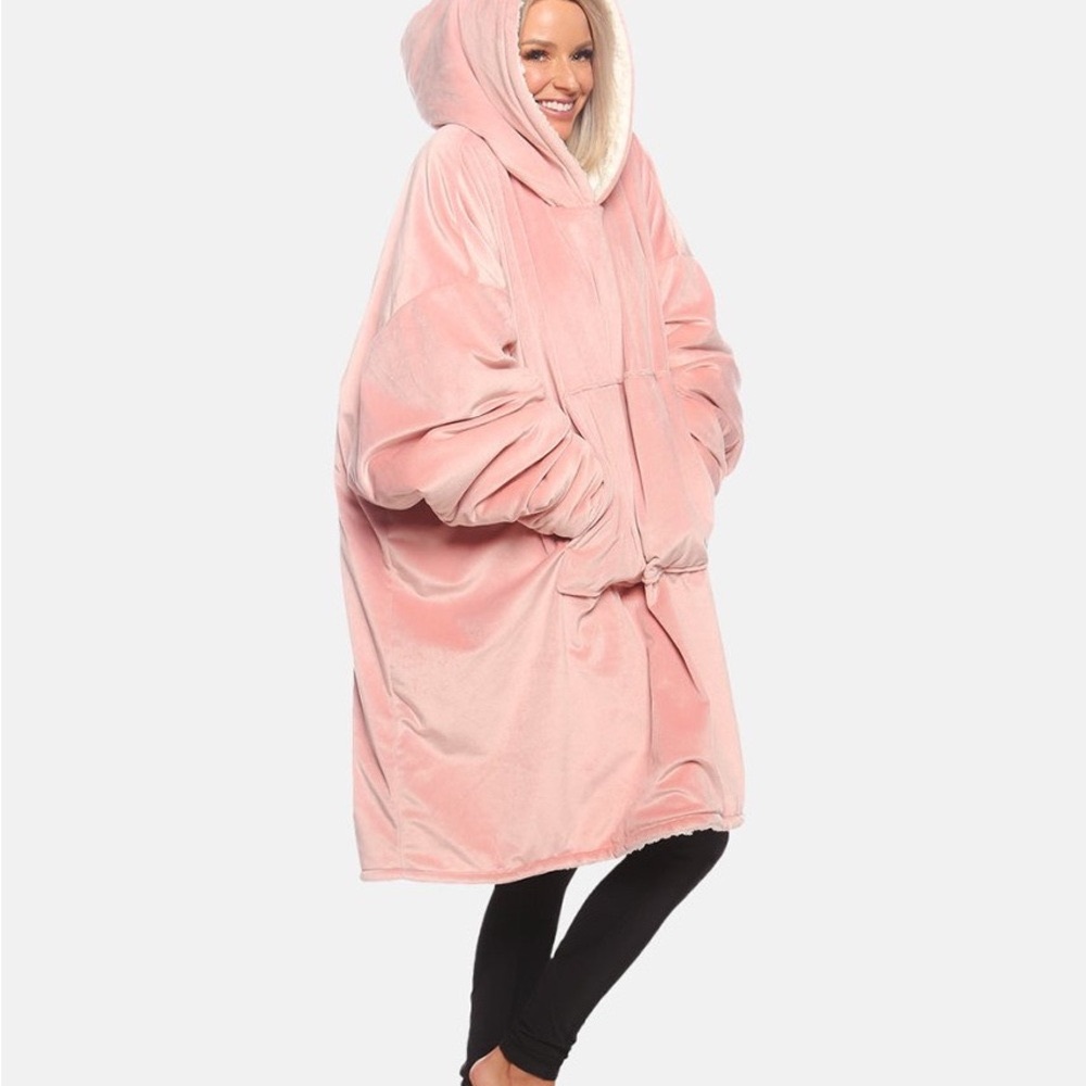Cozy Pink Hooded Robe: The Comfy